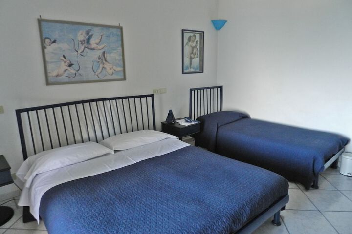 Room 6 of 108