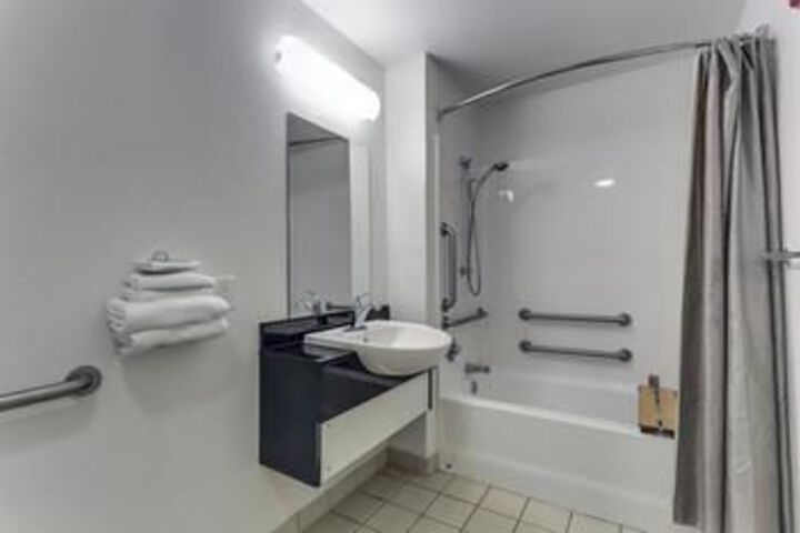 Room 4 of 24