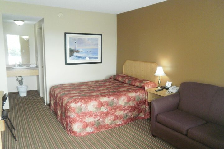 Room 4 of 9