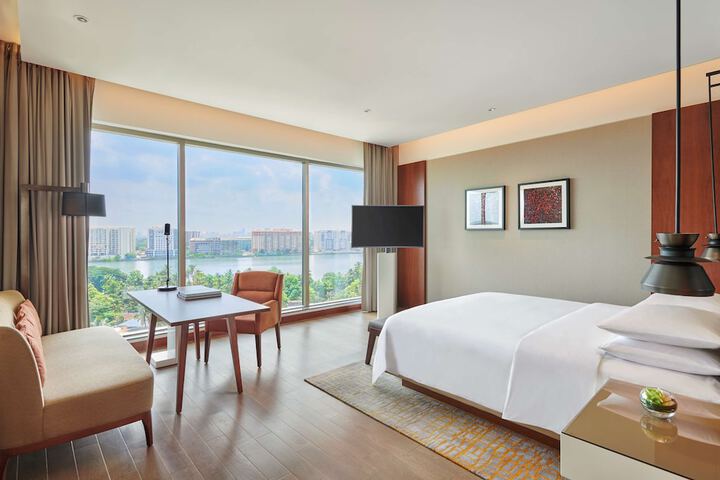 Room 25 of 126