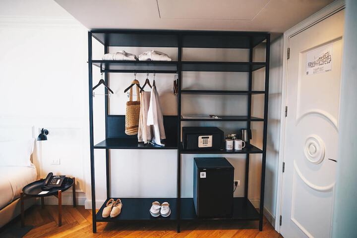 Room 15 of 90