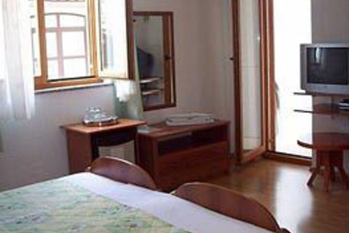 Room 33 of 51
