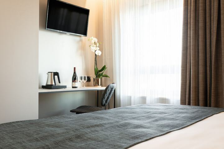 Room 8 of 74
