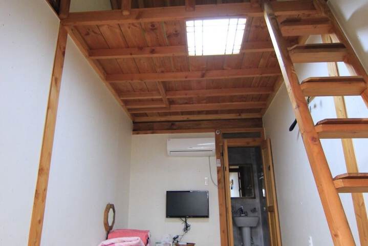 Room 2 of 21
