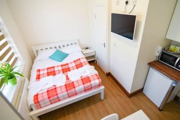 Room 6 of 15