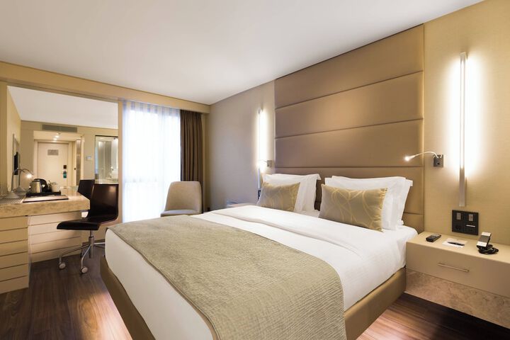 Room 9 of 35