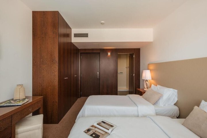 Room 2 of 67