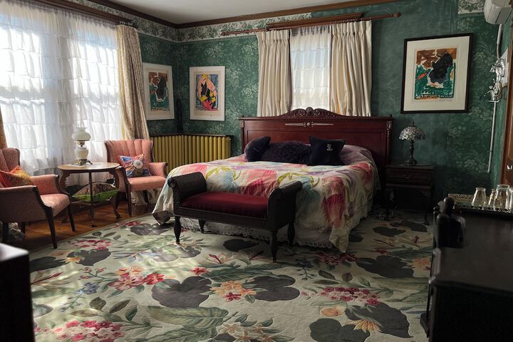 Room 13 of 32