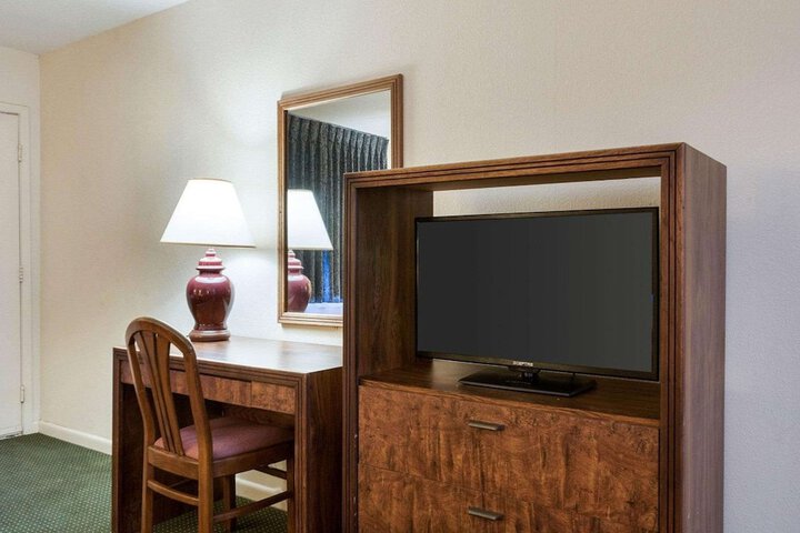 Room 12 of 36