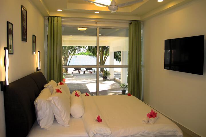 Room 9 of 12