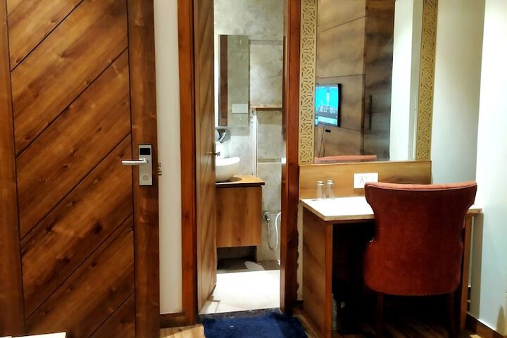 Room 12 of 29