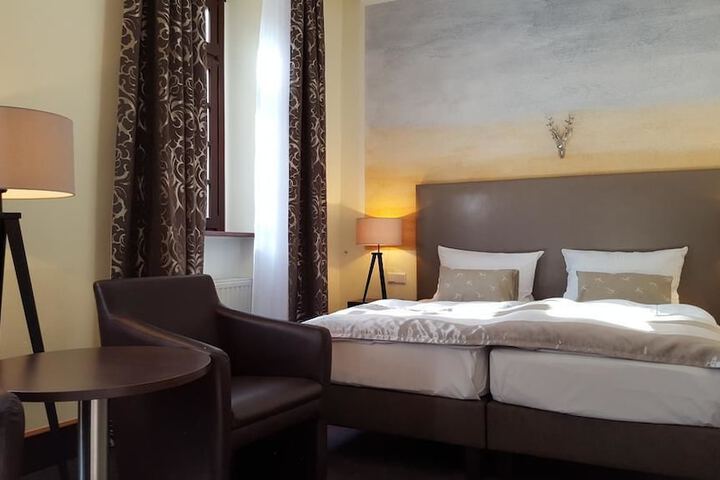 Room 14 of 102
