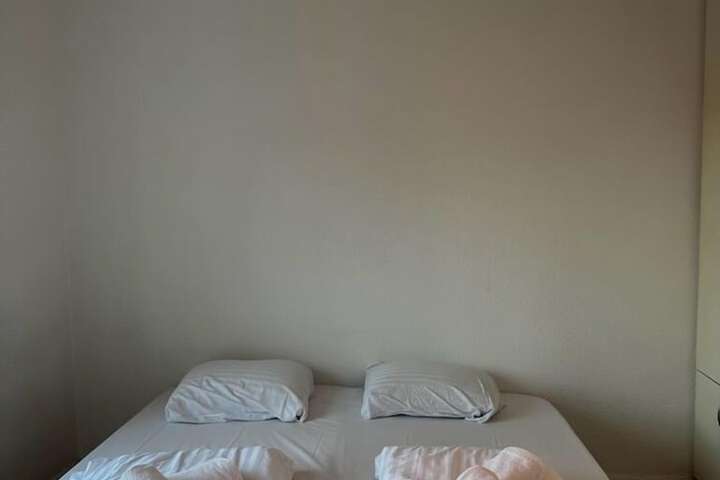 Room 6 of 11