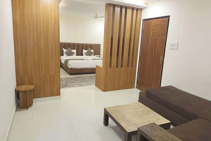 Room 12 of 20