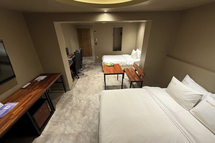 Room 13 of 26
