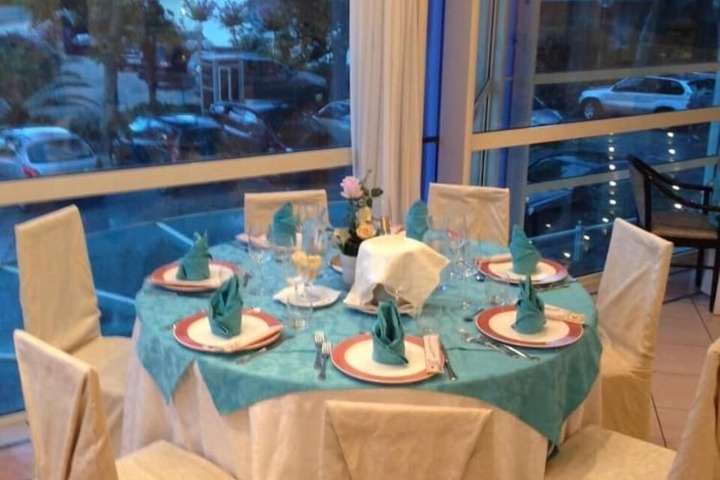Dining 42 of 58