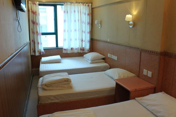 Room 9 of 49