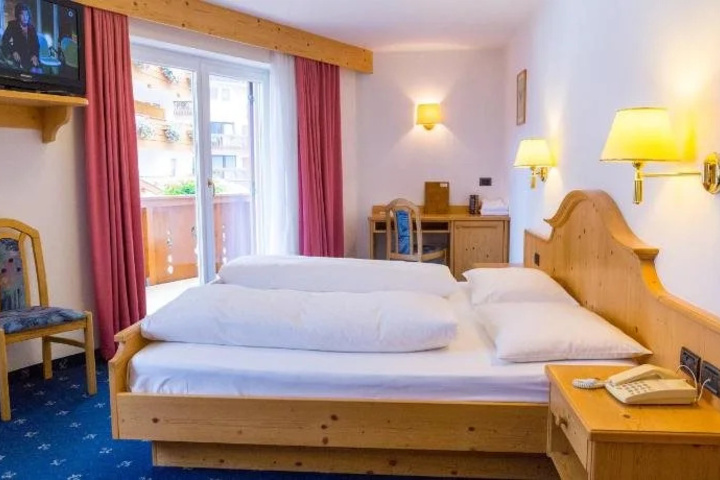 Room 2 of 12
