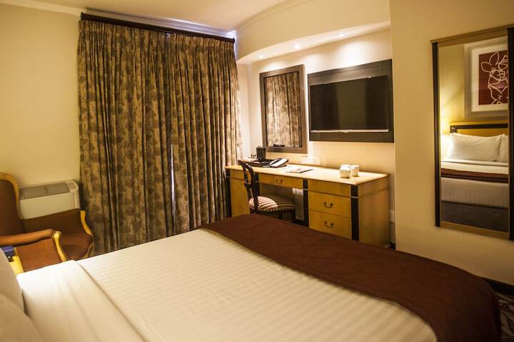 Room 9 of 36