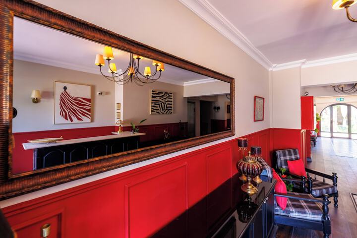 Entrance & Lobby