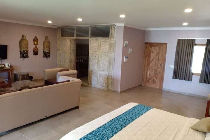 Room 26 of 90