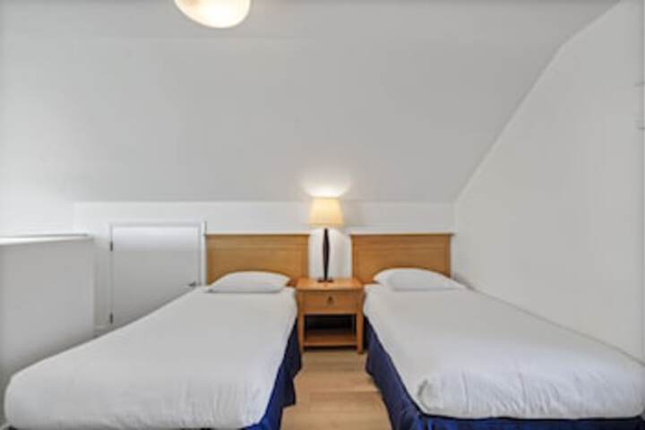 Room 328 of 984