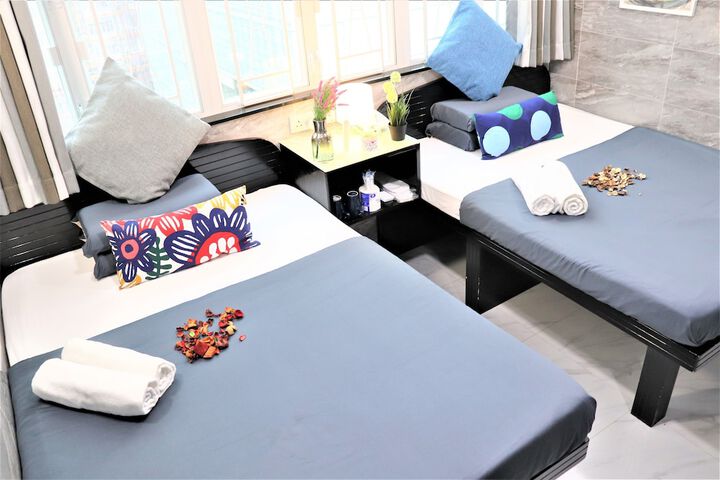 Room 13 of 32
