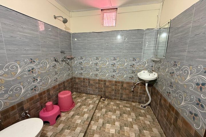 Room 28 of 33