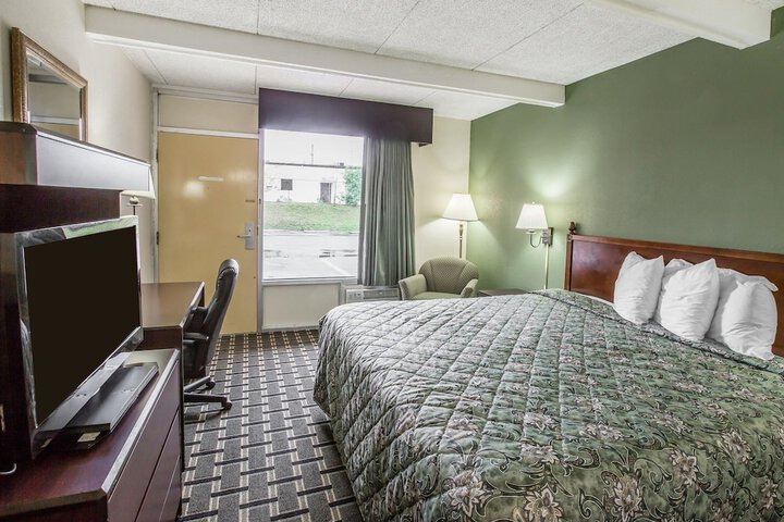 Room 9 of 19