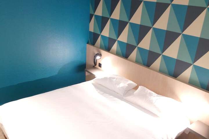 Room 6 of 61