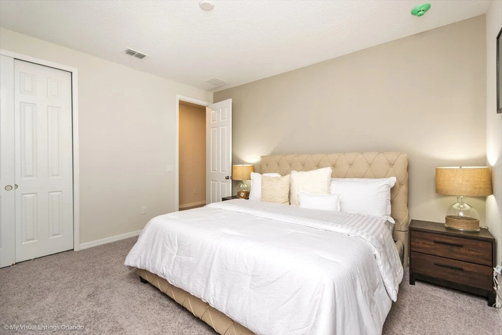 Room 4 of 20