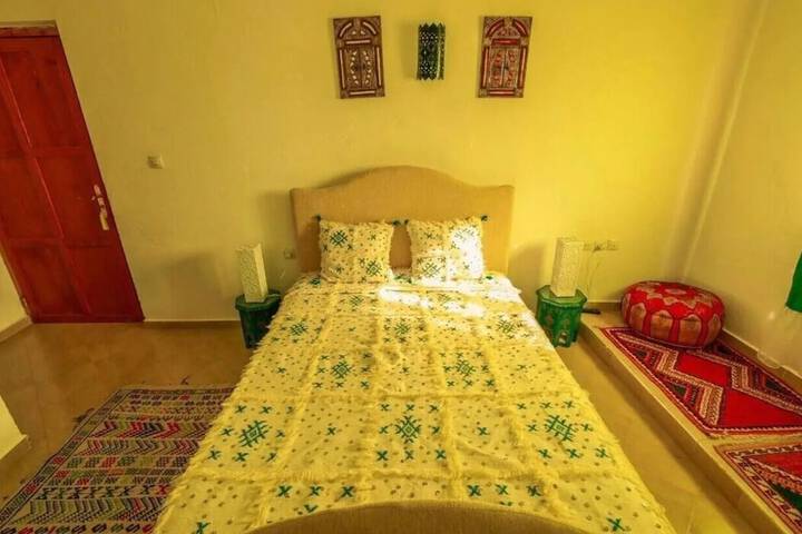 Room 6 of 10