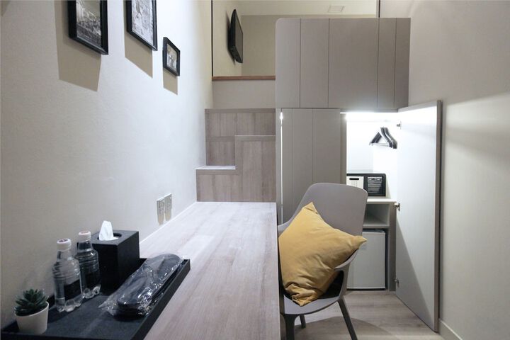Room 32 of 85