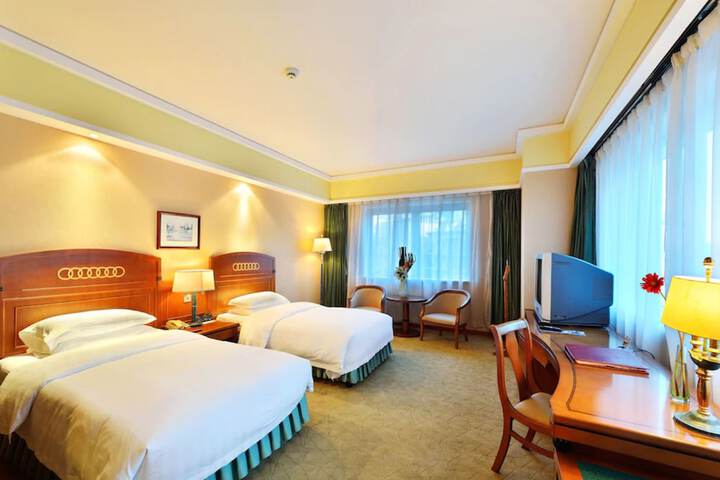 Room 8 of 40