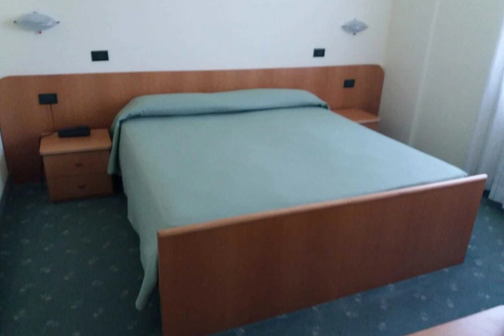 Room 3 of 20