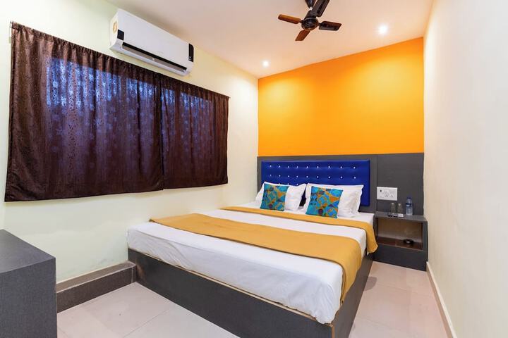 Hotel Shera Residency