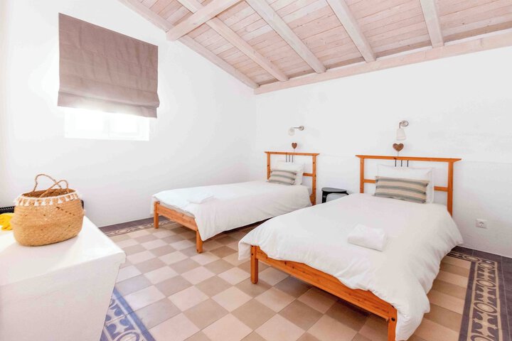 Room 2 of 79