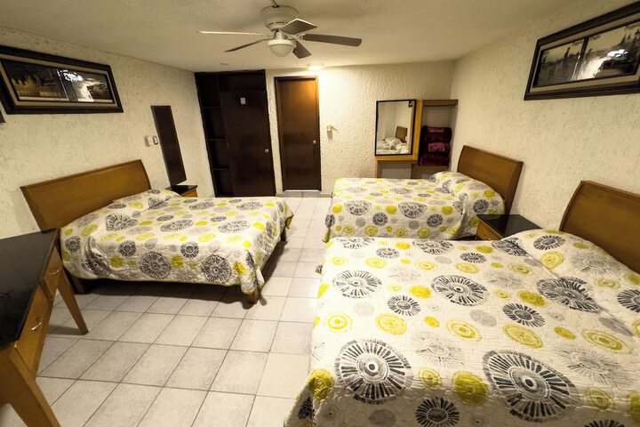 Room 13 of 18