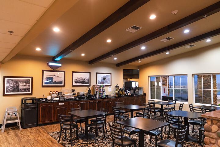 Breakfast/Coffee Service 19 of 26