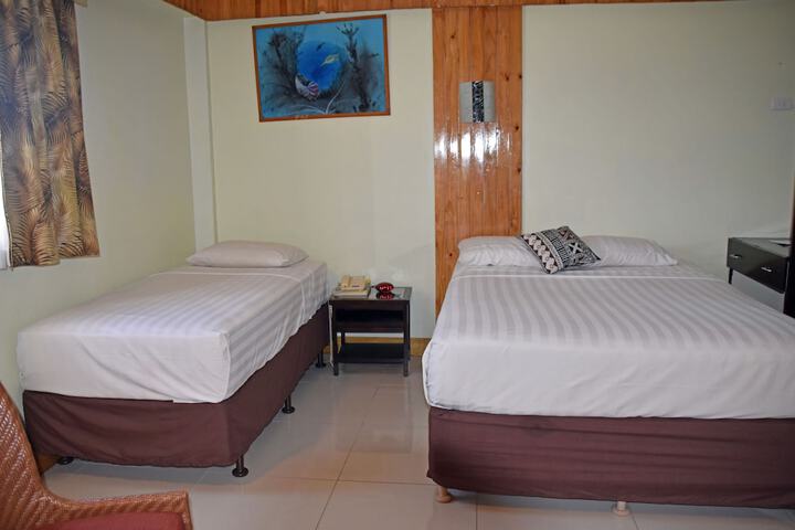 Room 11 of 33