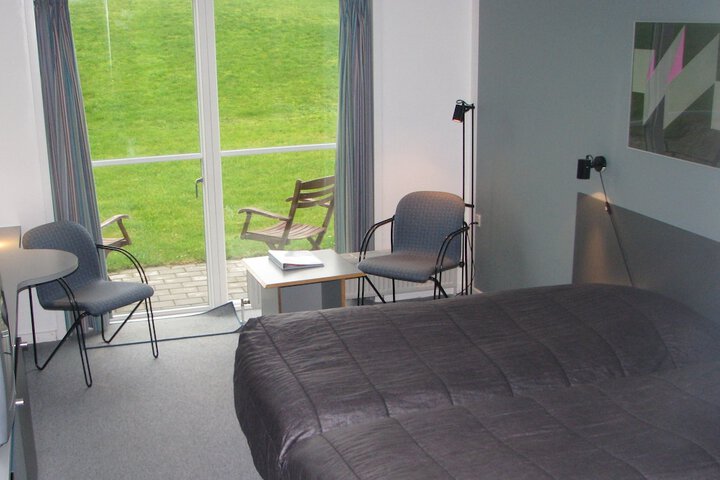 Room 9 of 40