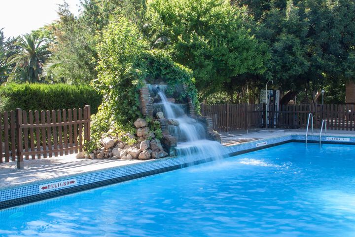 Pools & Facilities