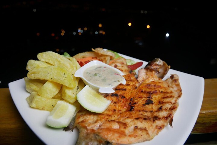 Dining 44 of 65