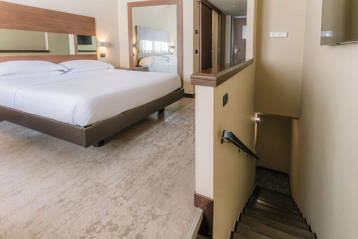 Room 25 of 65