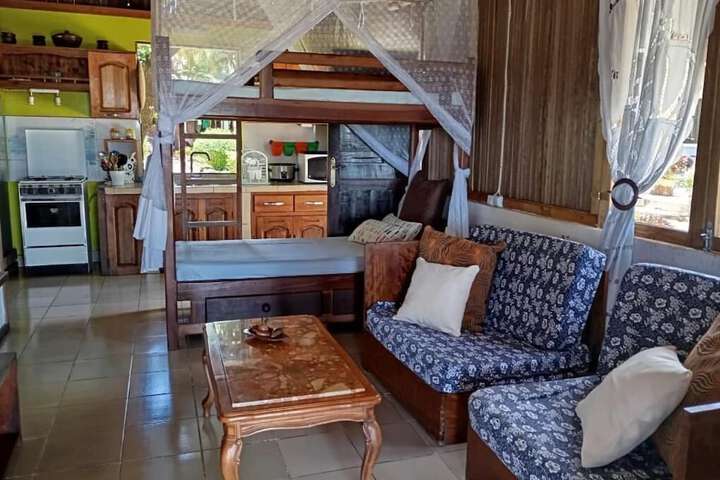 Room 2 of 10