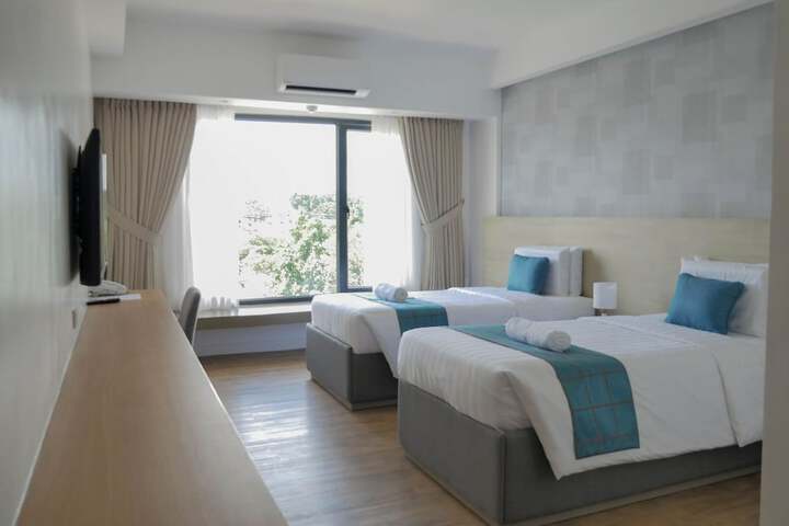 Room 2 of 18
