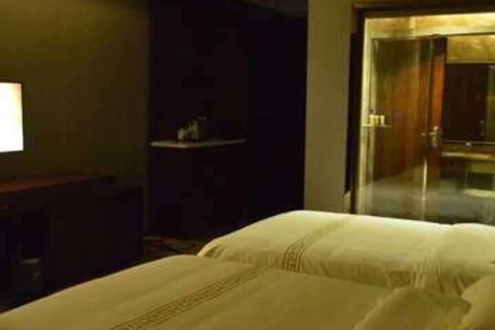 Room 3 of 8