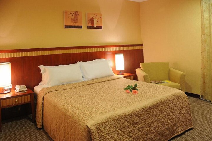 Room 14 of 32