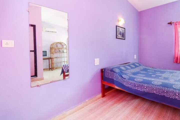 Room 4 of 7