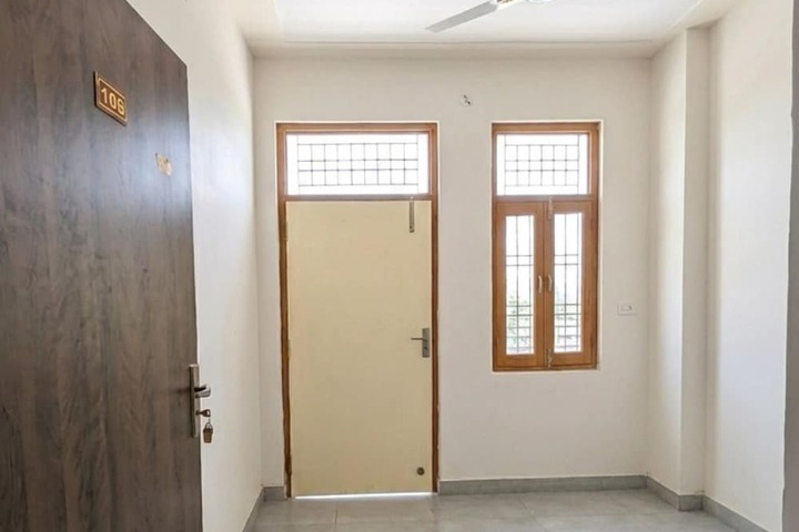 Room 9 of 26